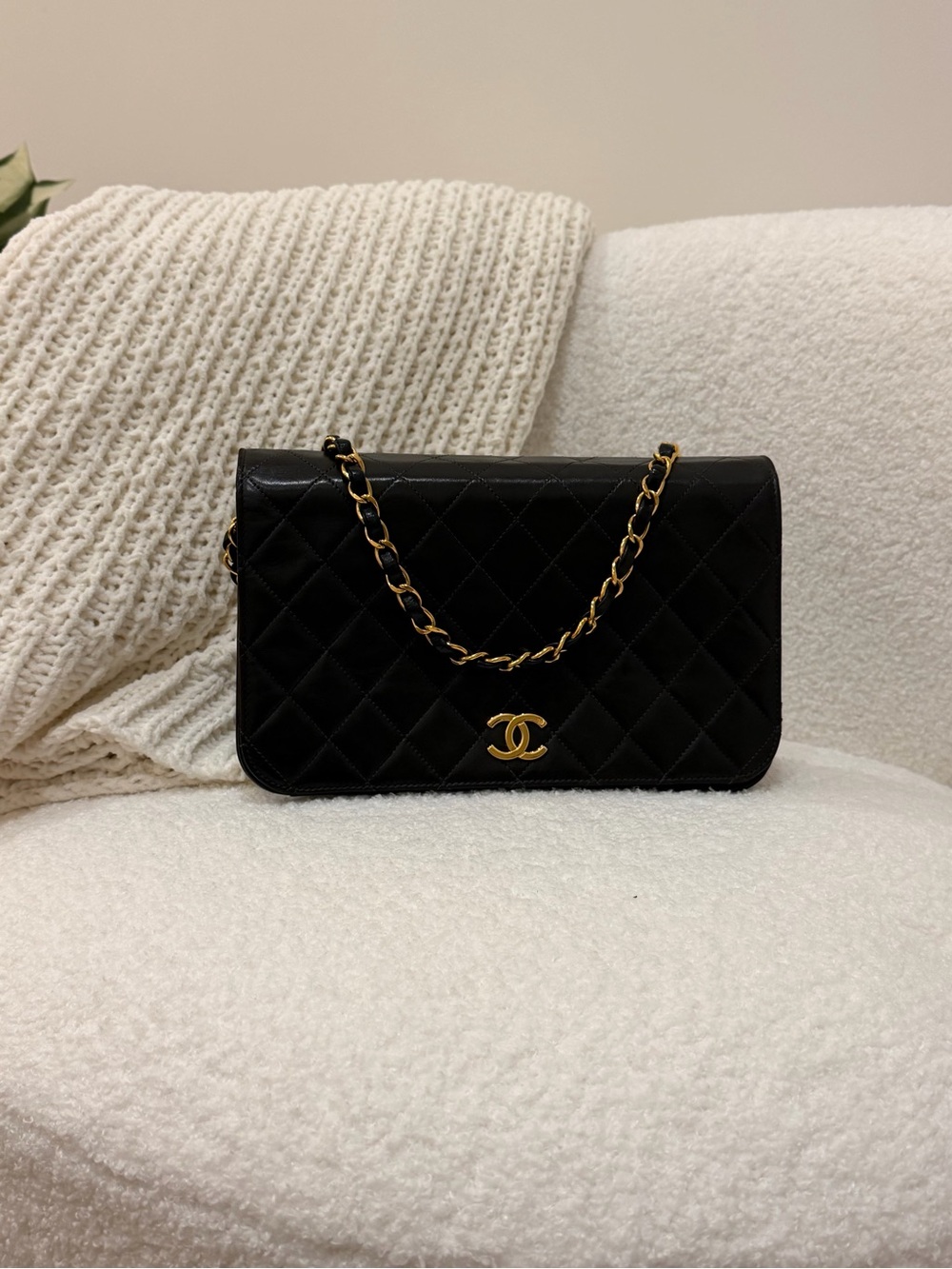 Authentic Chanel Matelasse Lambskin Chain Shoulder/Push lock 24KG plated
